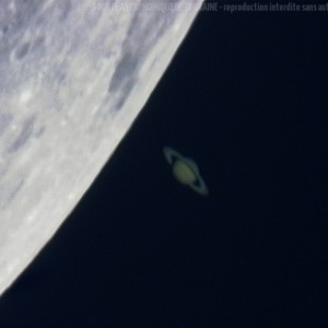 Eclipse de Saturne par la lune (sortie)